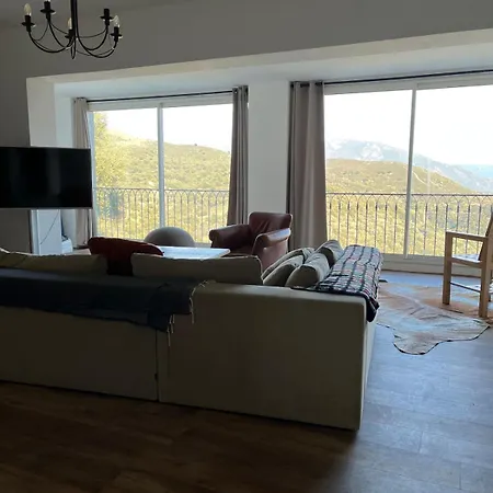 Дом отдыха Avec Vue Et Piscine Privee